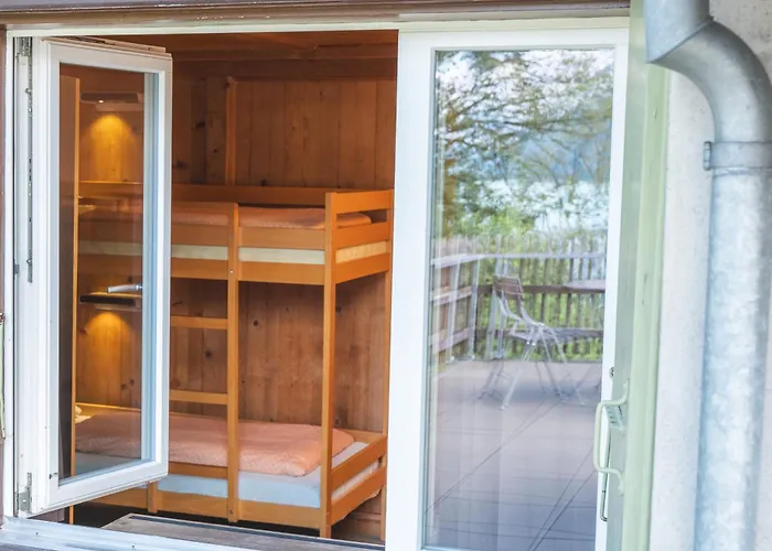 布里恩茨青年旅舍 *